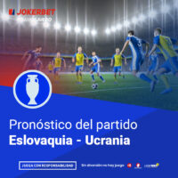 La Imagen Muestra A Jugadores De Los Equipos De Eslovaquia Y Ucrania En Acción En Un Estadio Iluminado Y Lleno De Espectadores. En La Parte Inferior, Dentro De Un Recuadro Azul, Se Lee El Texto 
