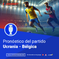 La Imagen Muestra A Jugadores De Los Equipos De Ucrania Y Bélgica En Medio De Una Jugada En Un Estadio Lleno De Espectadores Y Bajo Las Luces Del Estadio. En La Parte Inferior, Dentro De Un Recuadro Azul, Se Lee El Texto 