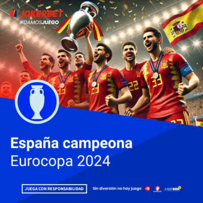 La Imagen Muestra Un Estadio Iluminado Y Lleno De Espectadores Al Fondo, Con Una Gran Copa De Fútbol En El Centro. Sobre La Copa, Se Encuentran Los Escudos De Las Banderas De España A La Izquierda Y De Inglaterra A La Derecha, Con Un 